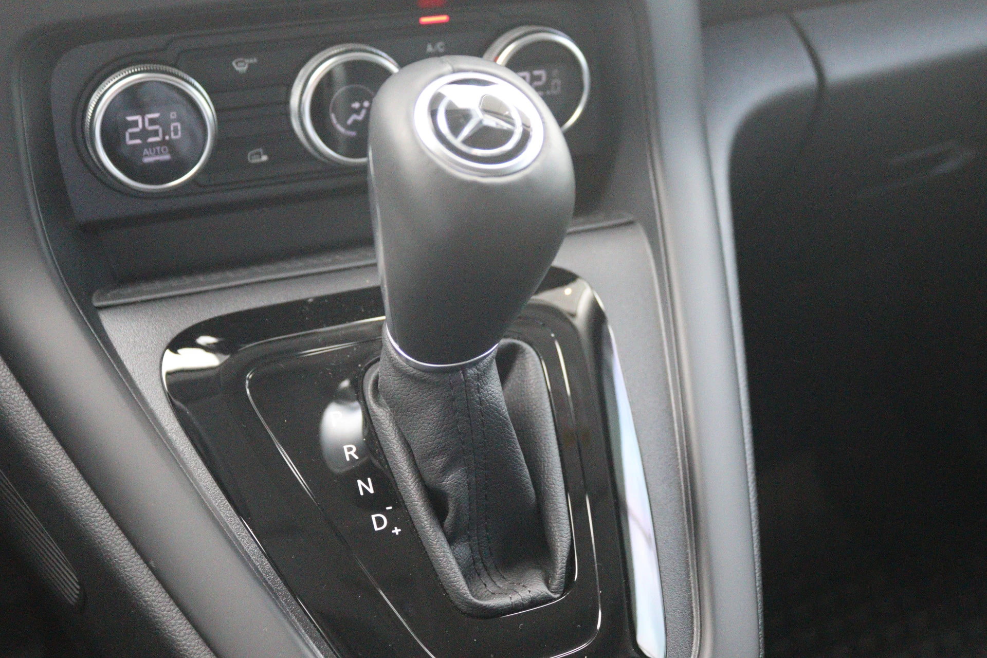 Mercedes-Benz-eCitan-image-14