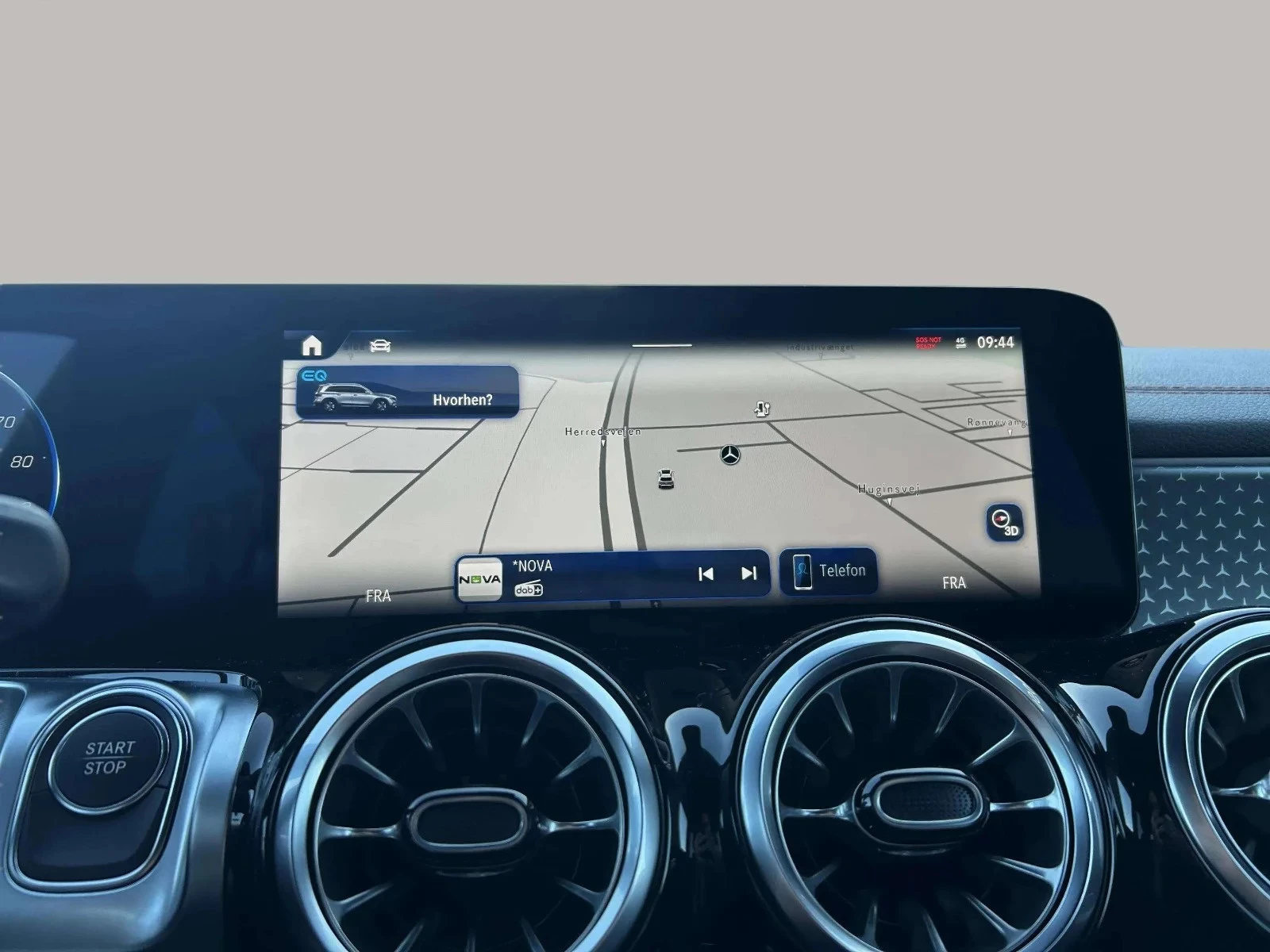 Mercedes-Benz-EQB-image-16