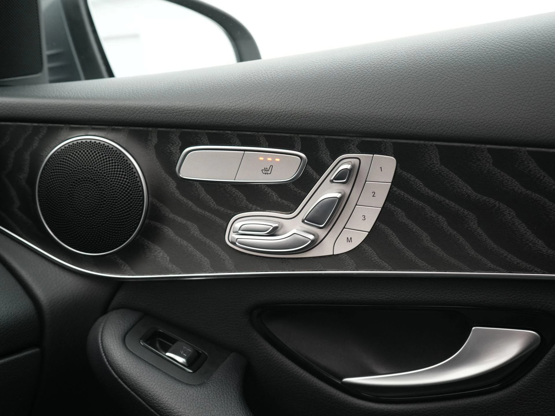 Mercedes-Benz-GLC-image-30