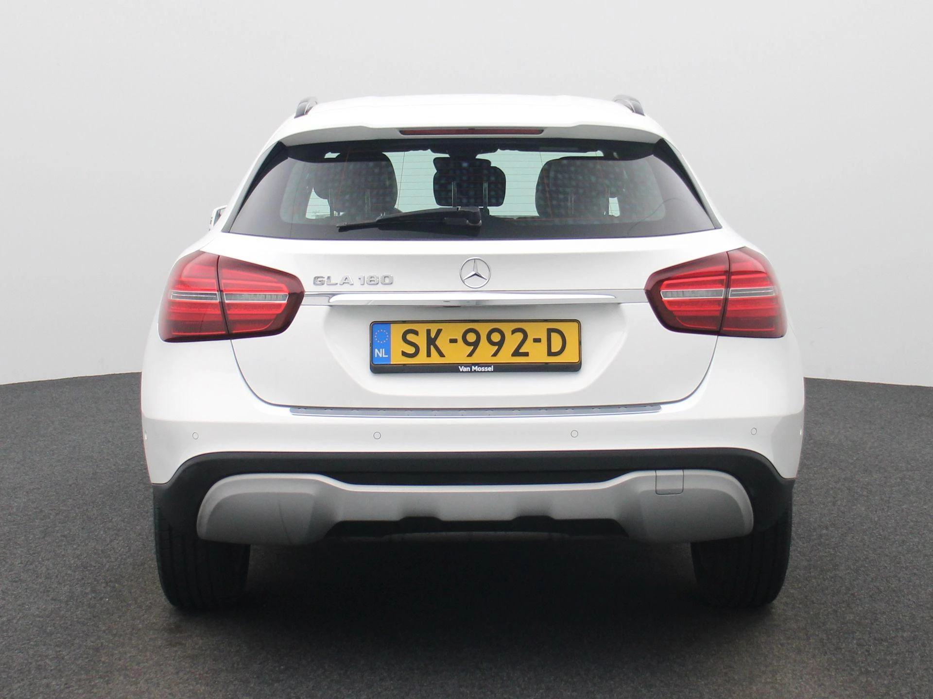Mercedes-Benz-GLA-image-4