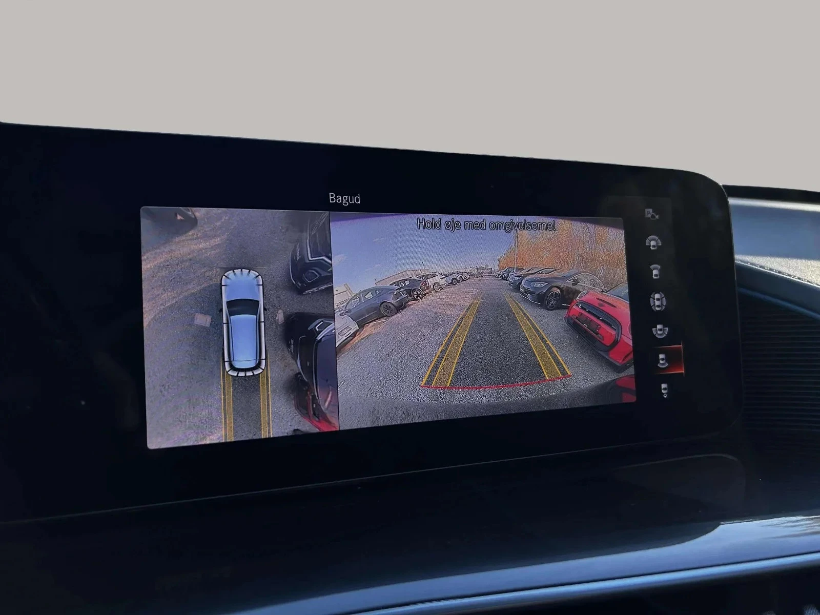 Mercedes-Benz-EQC-image-19