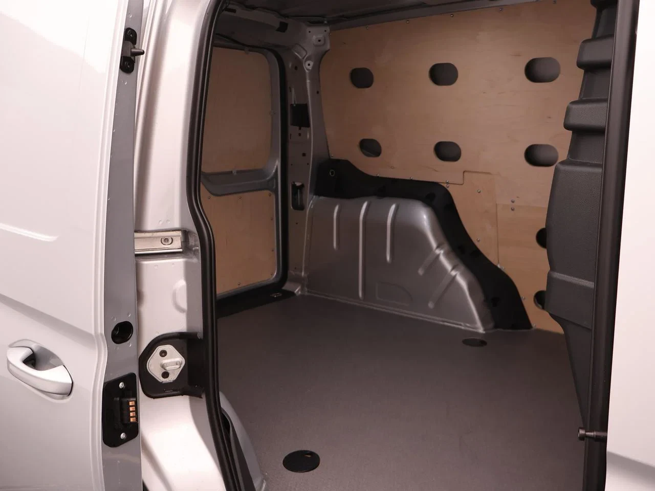 Volkswagen-Caddy-image-5