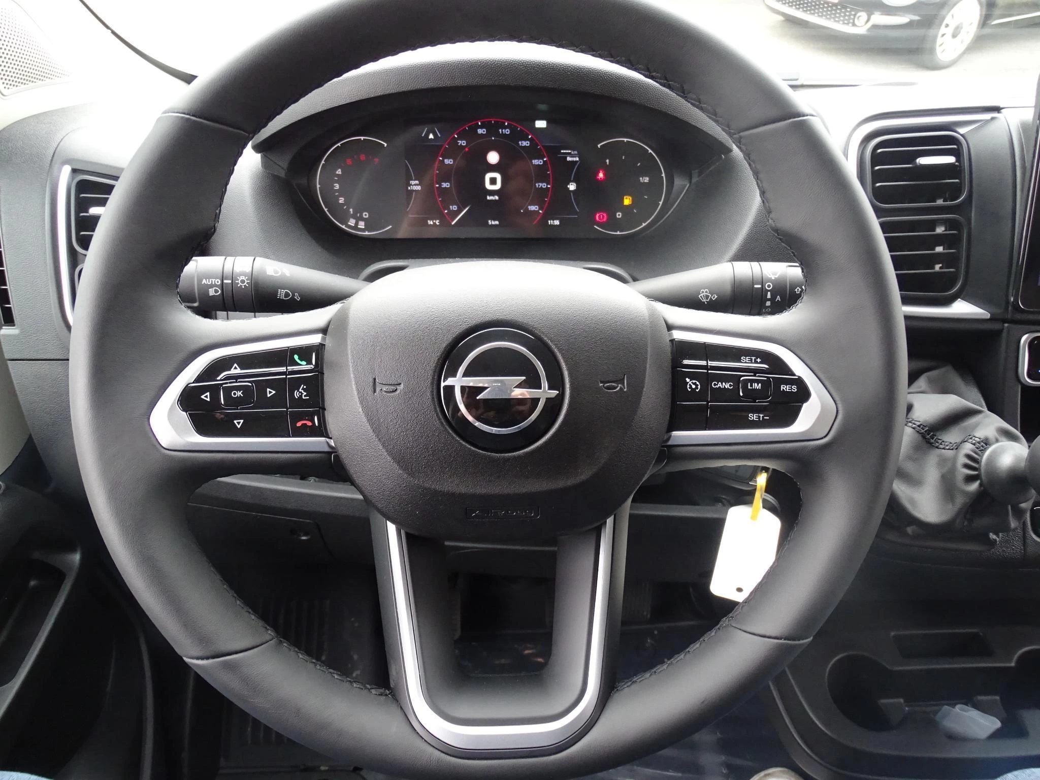 Opel-Movano-image-17