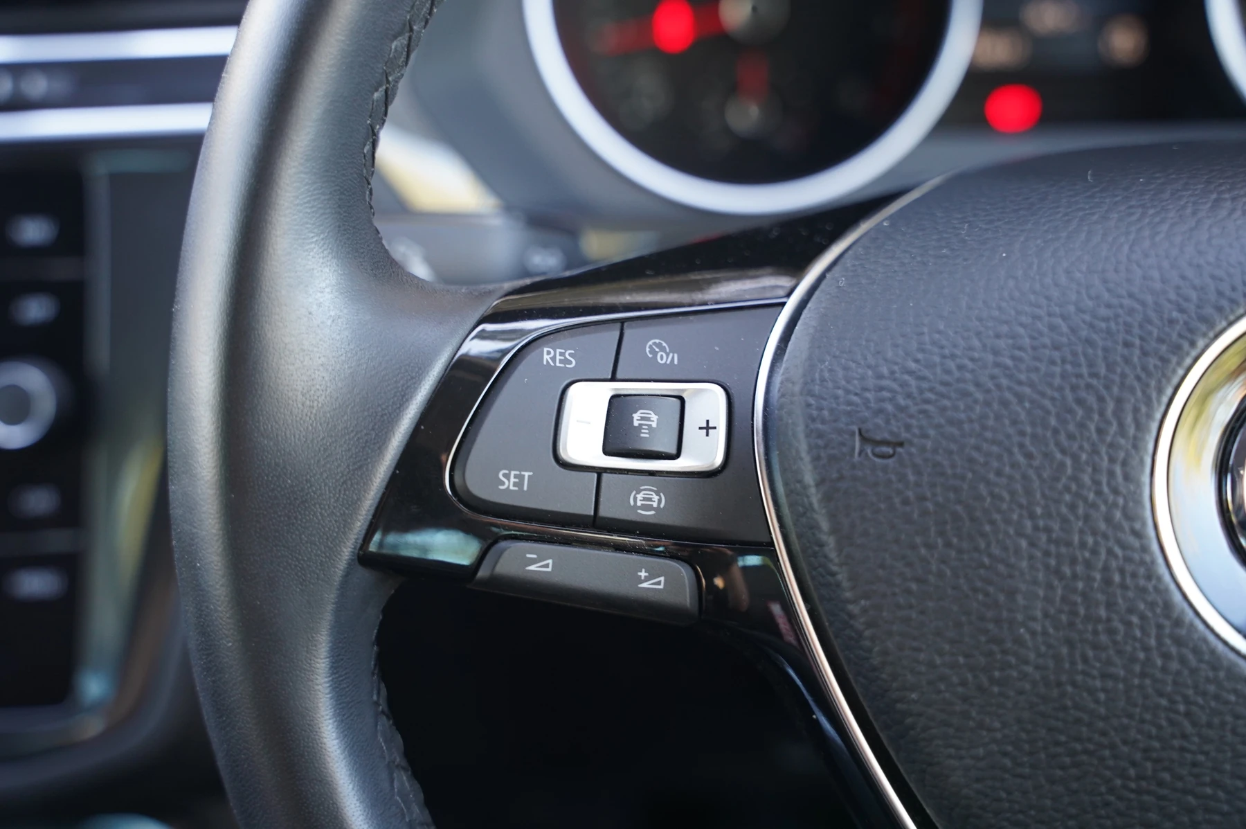 Volkswagen-Tiguan-image-16