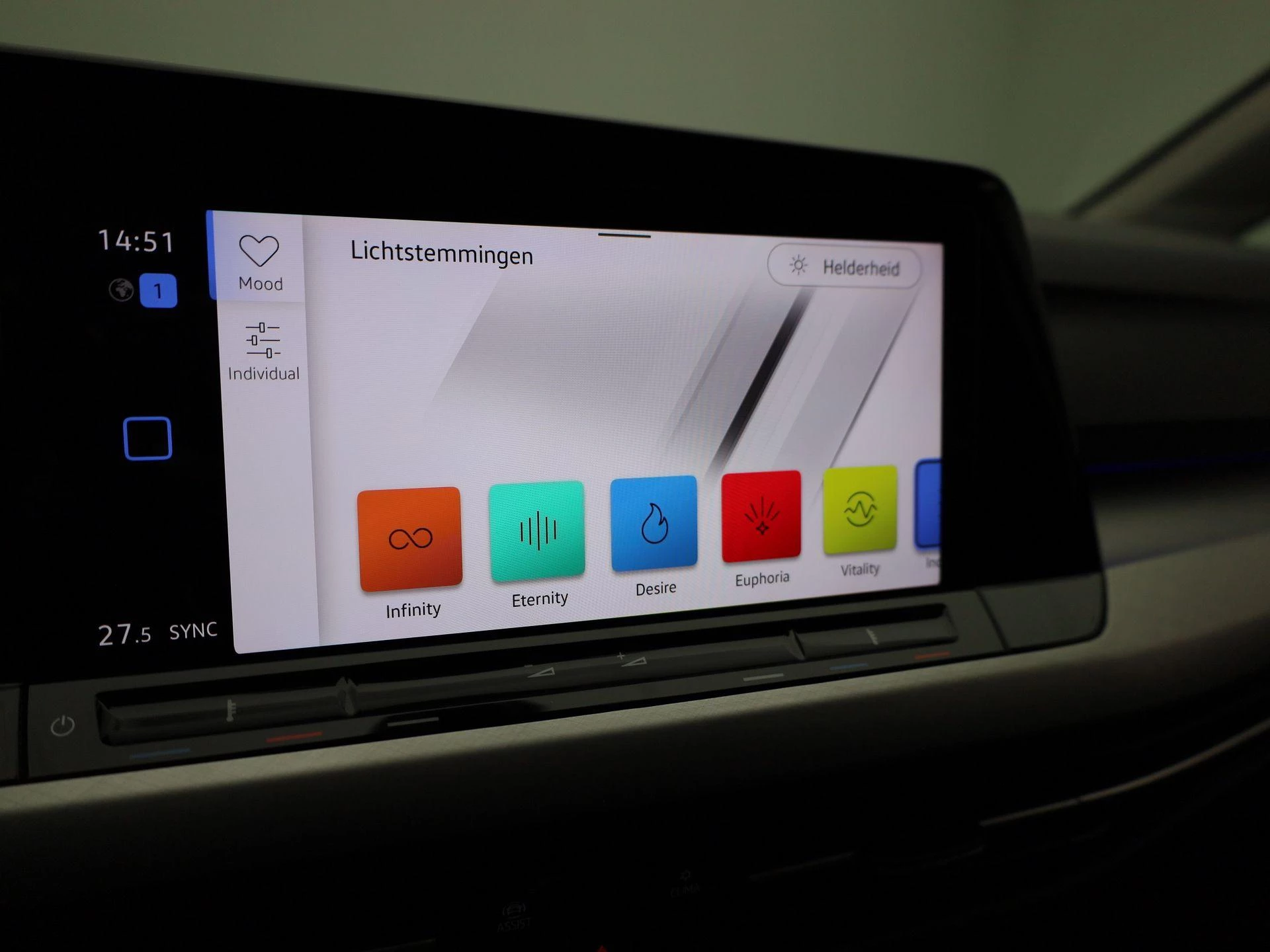 Volkswagen-Golf-image-28