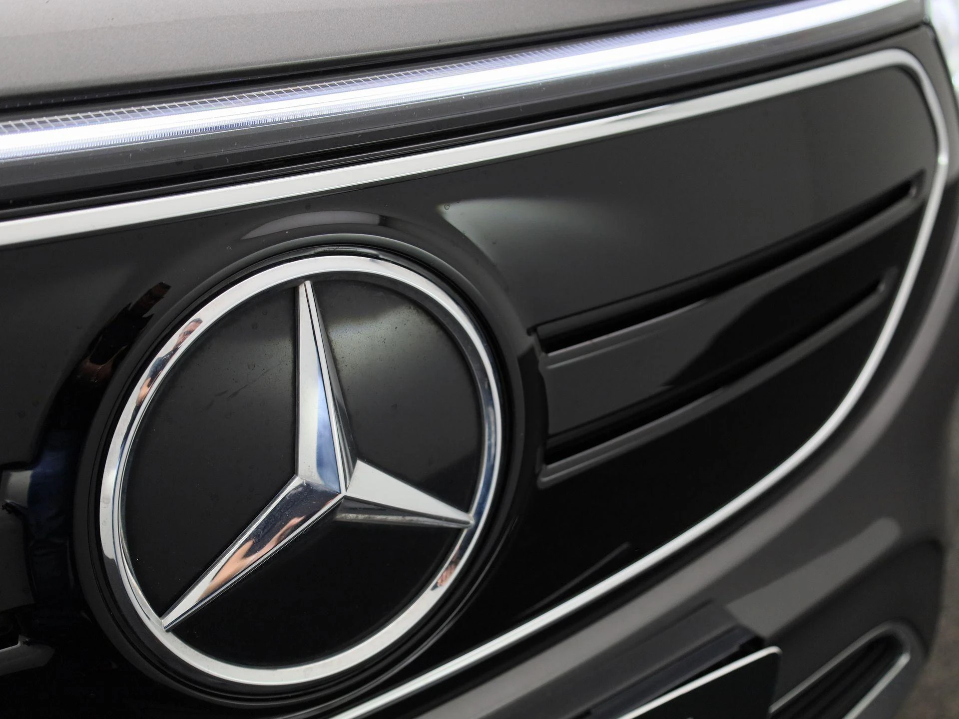 Mercedes-Benz-EQB-image-41