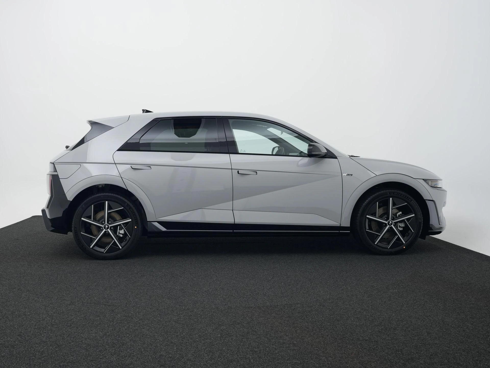 Hyundai-IONIQ 5-image-5