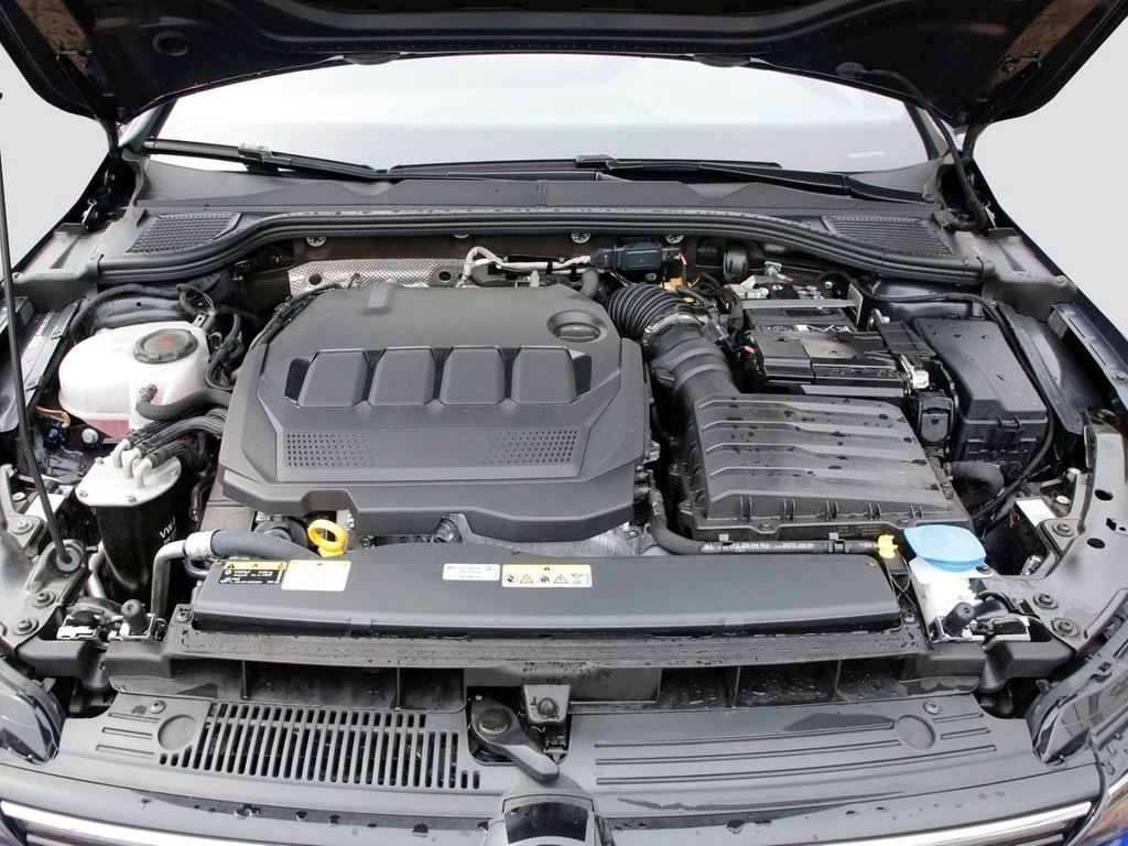 Volkswagen-Golf-image-6