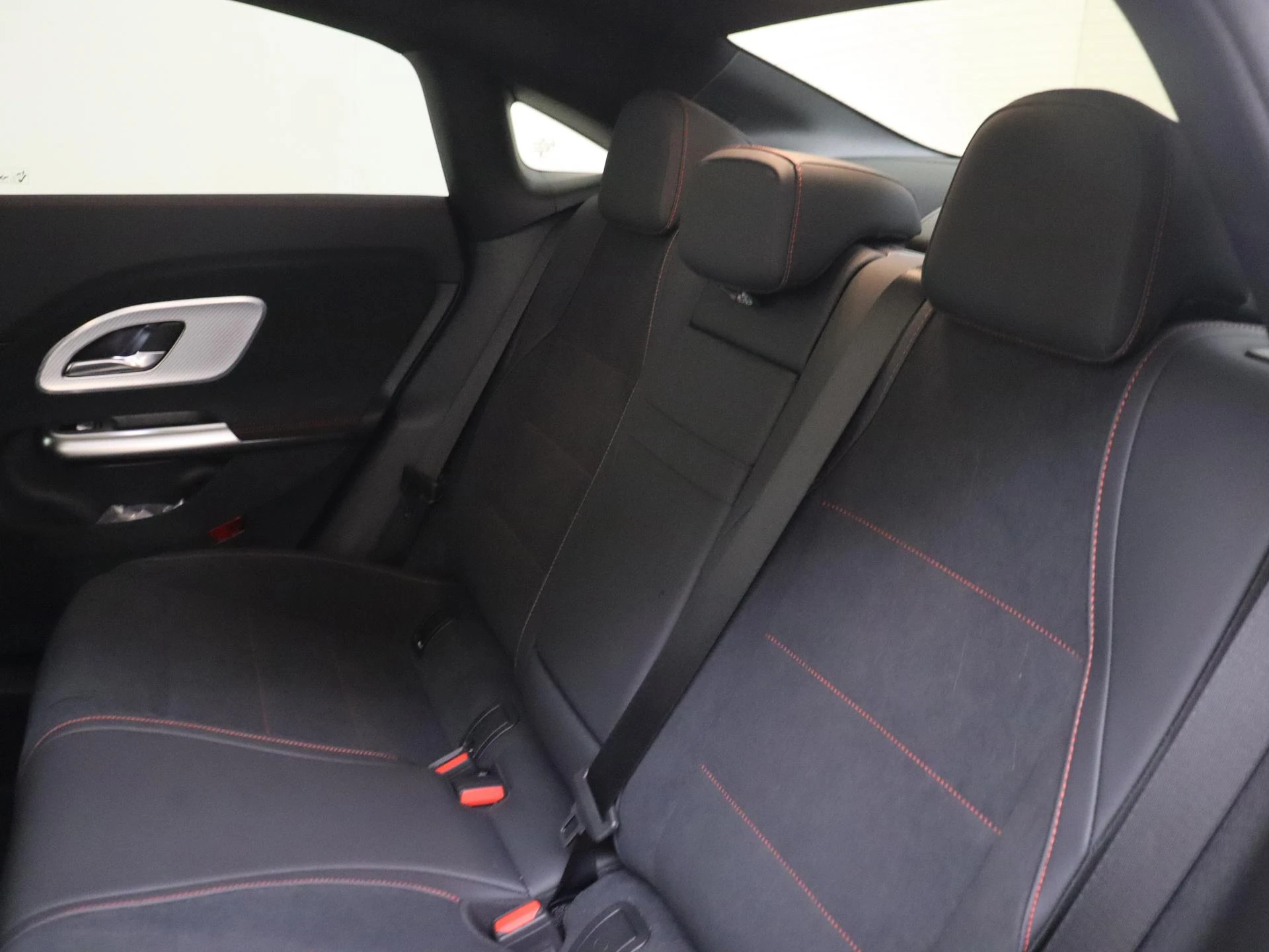 Mercedes-Benz-CLA-image-15