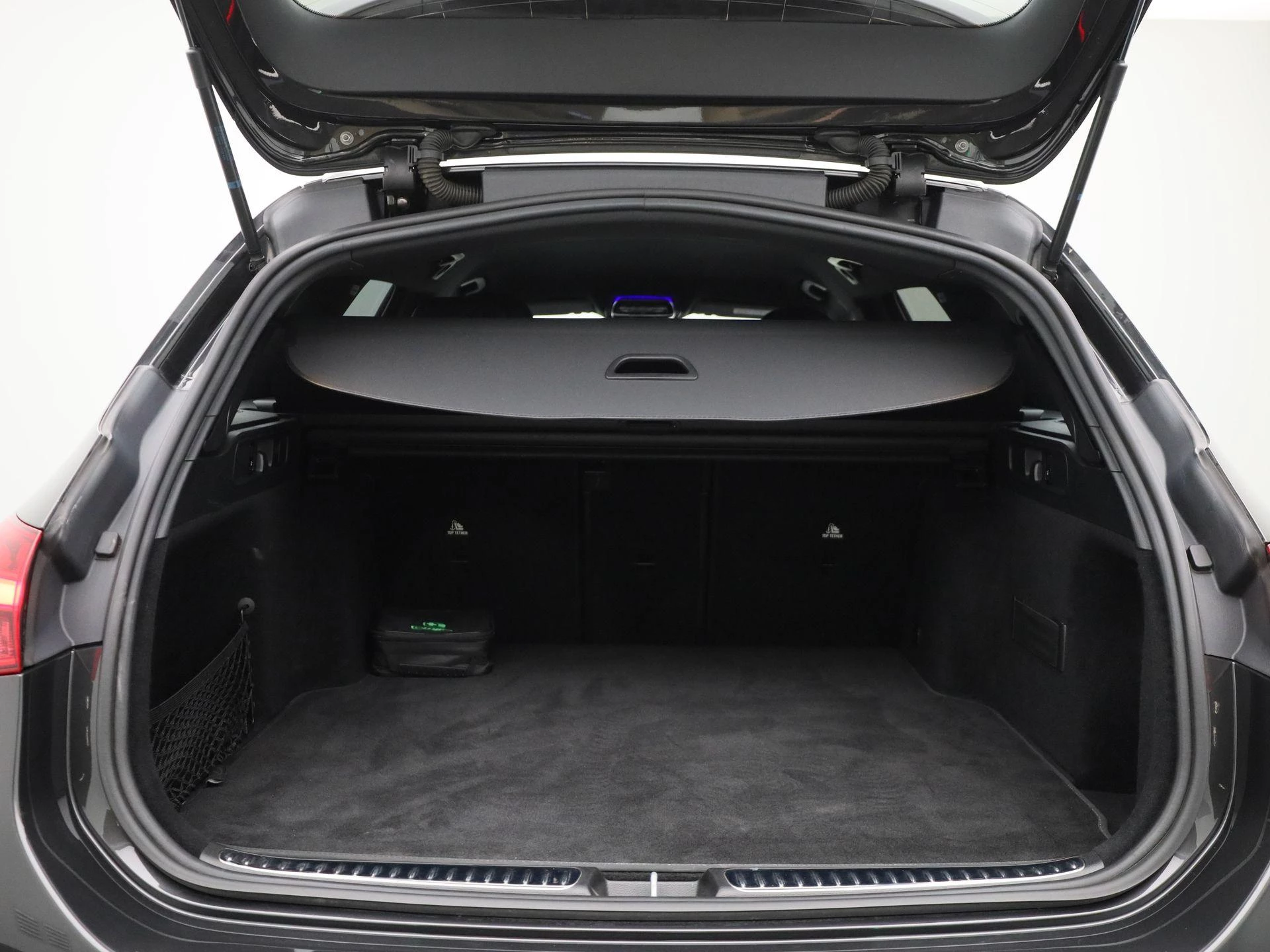 Mercedes-Benz-C-Klasse-image-12