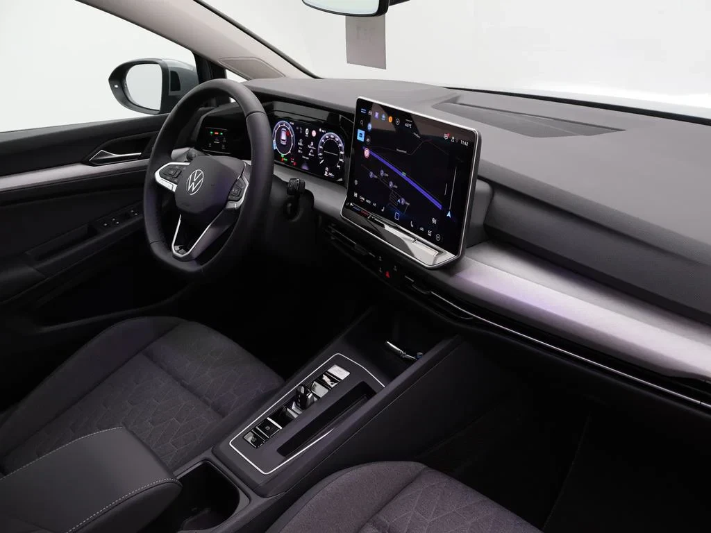 Volkswagen-Golf-image-2