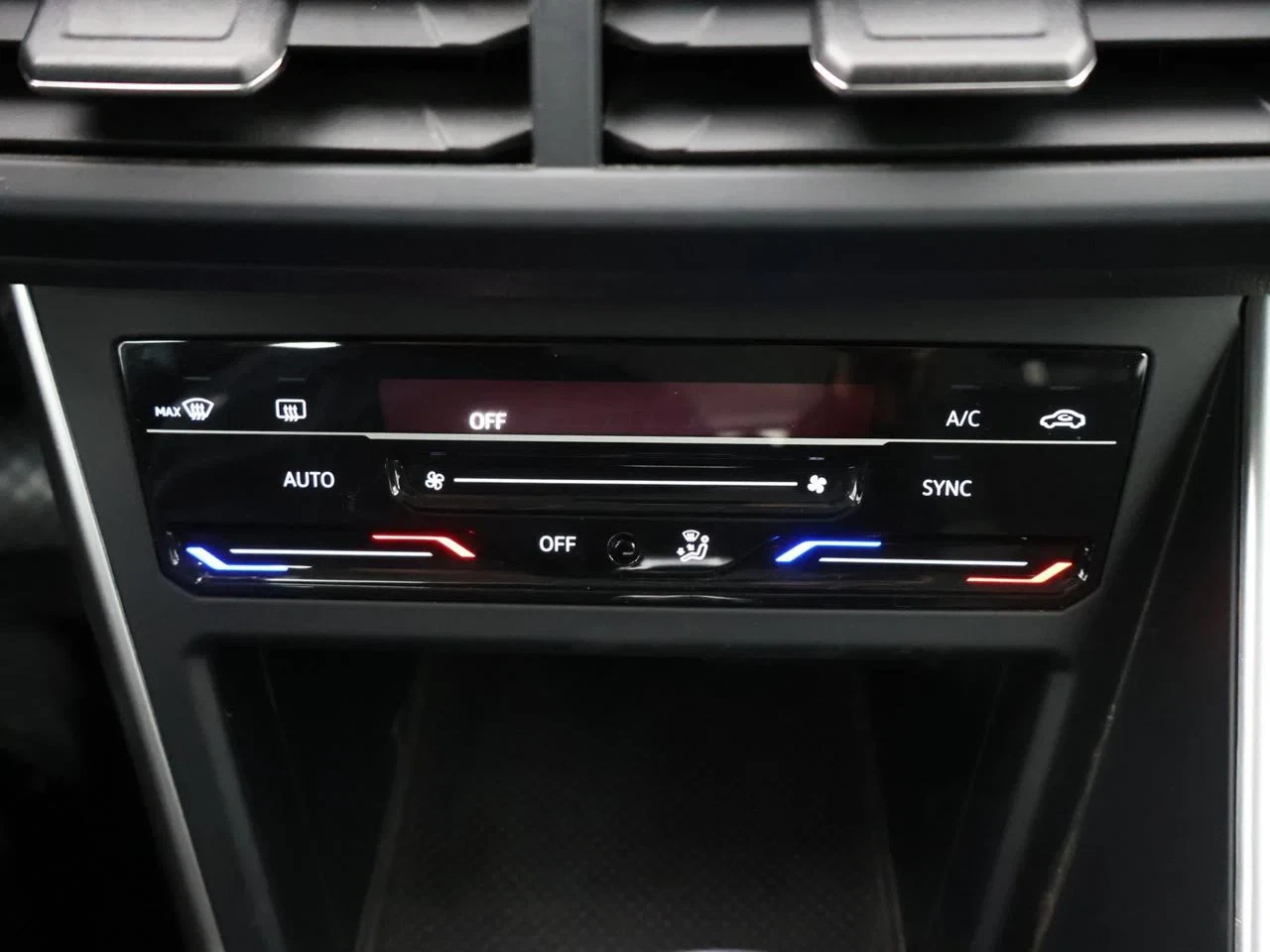 Volkswagen-Polo-image-17