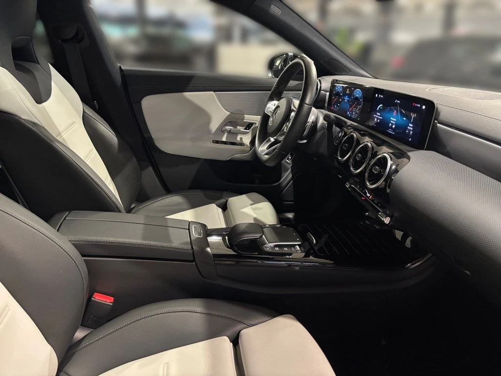 Mercedes-Benz-CLA 220-image-14