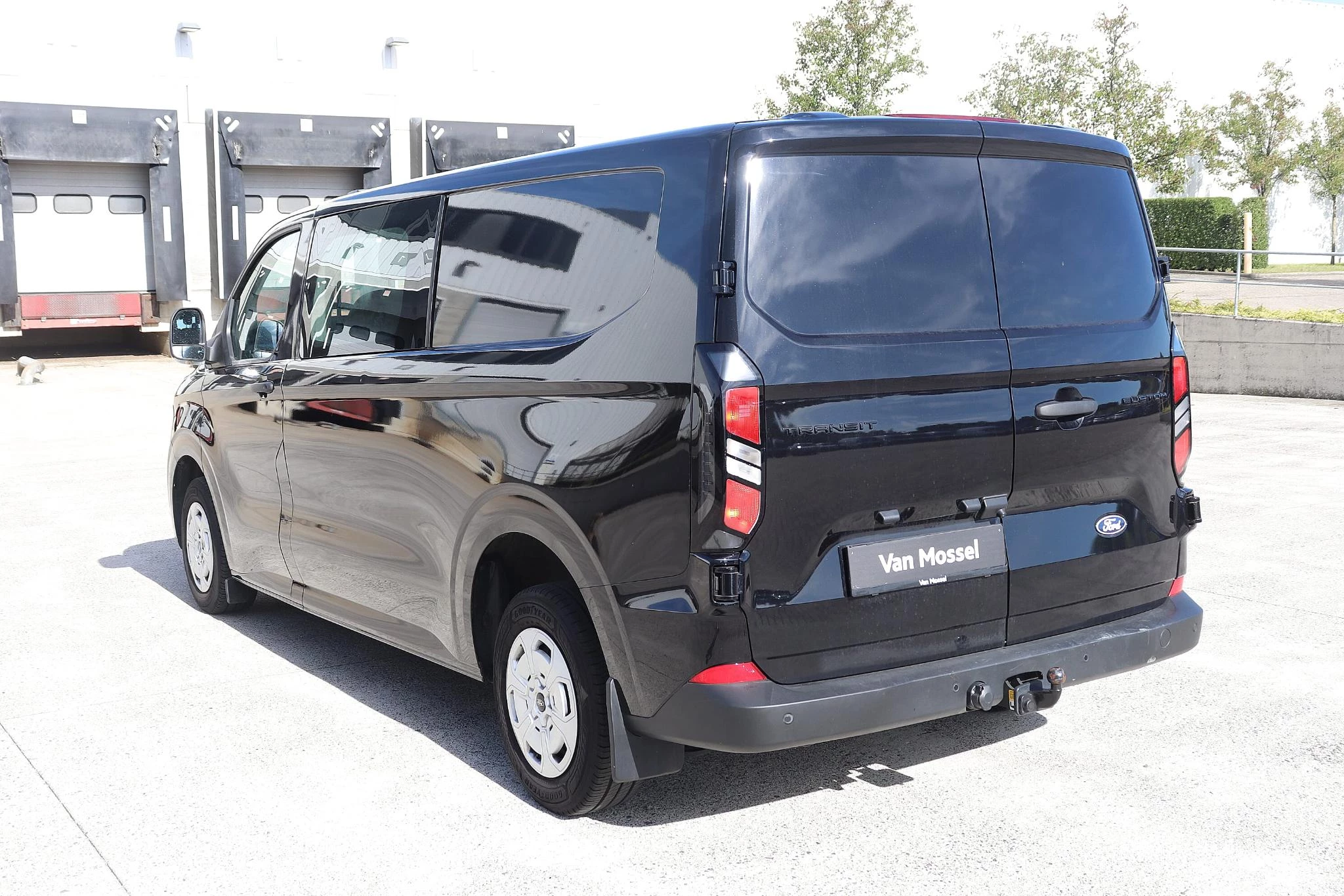 Ford-Transit Custom-image-3