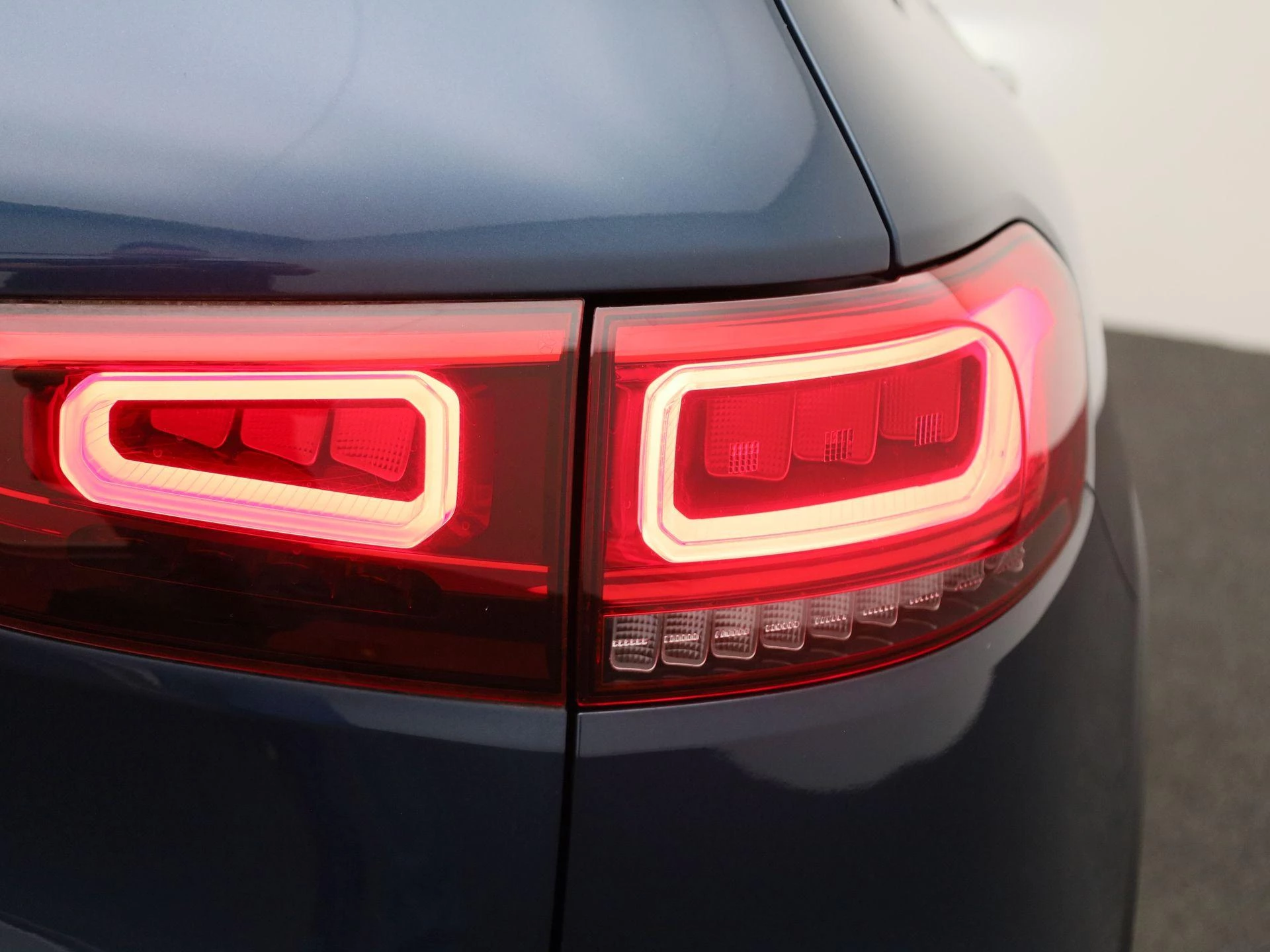 Mercedes-Benz GLB 200 LUXURY LINE + LEDER + PANO + 7-ZIT + CARPLAY +