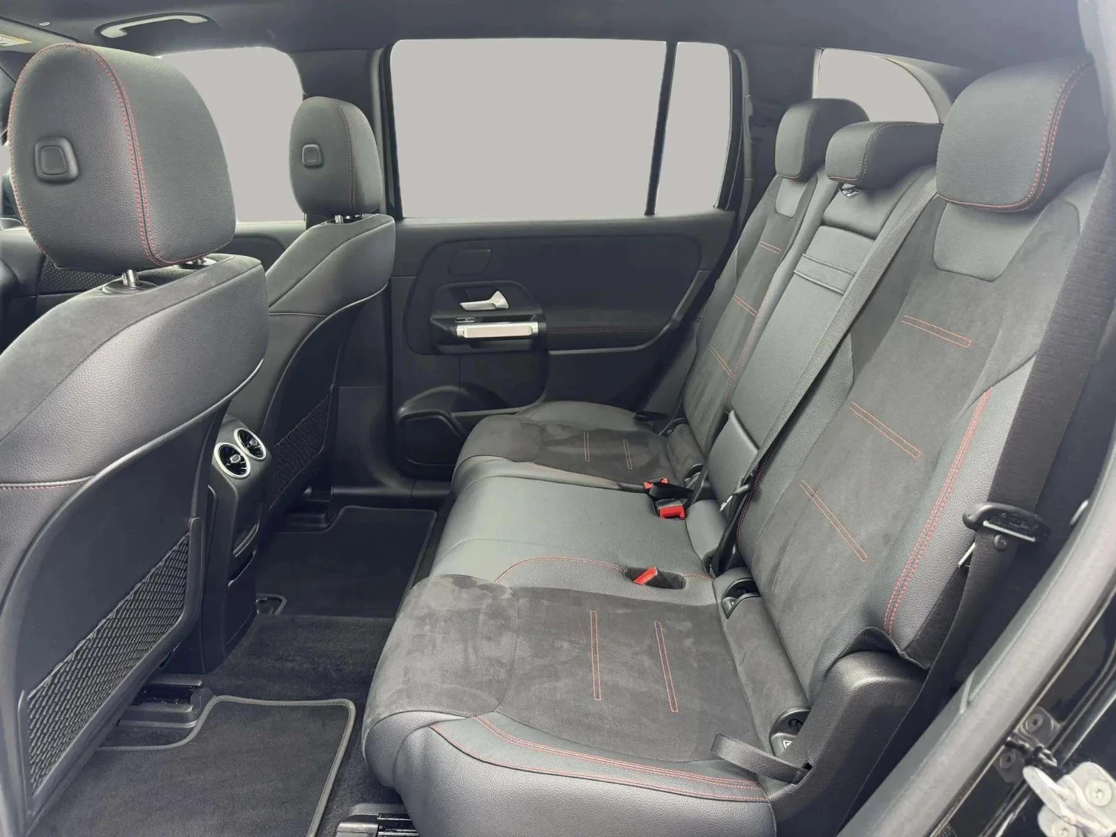 Mercedes-Benz-EQB-image-16