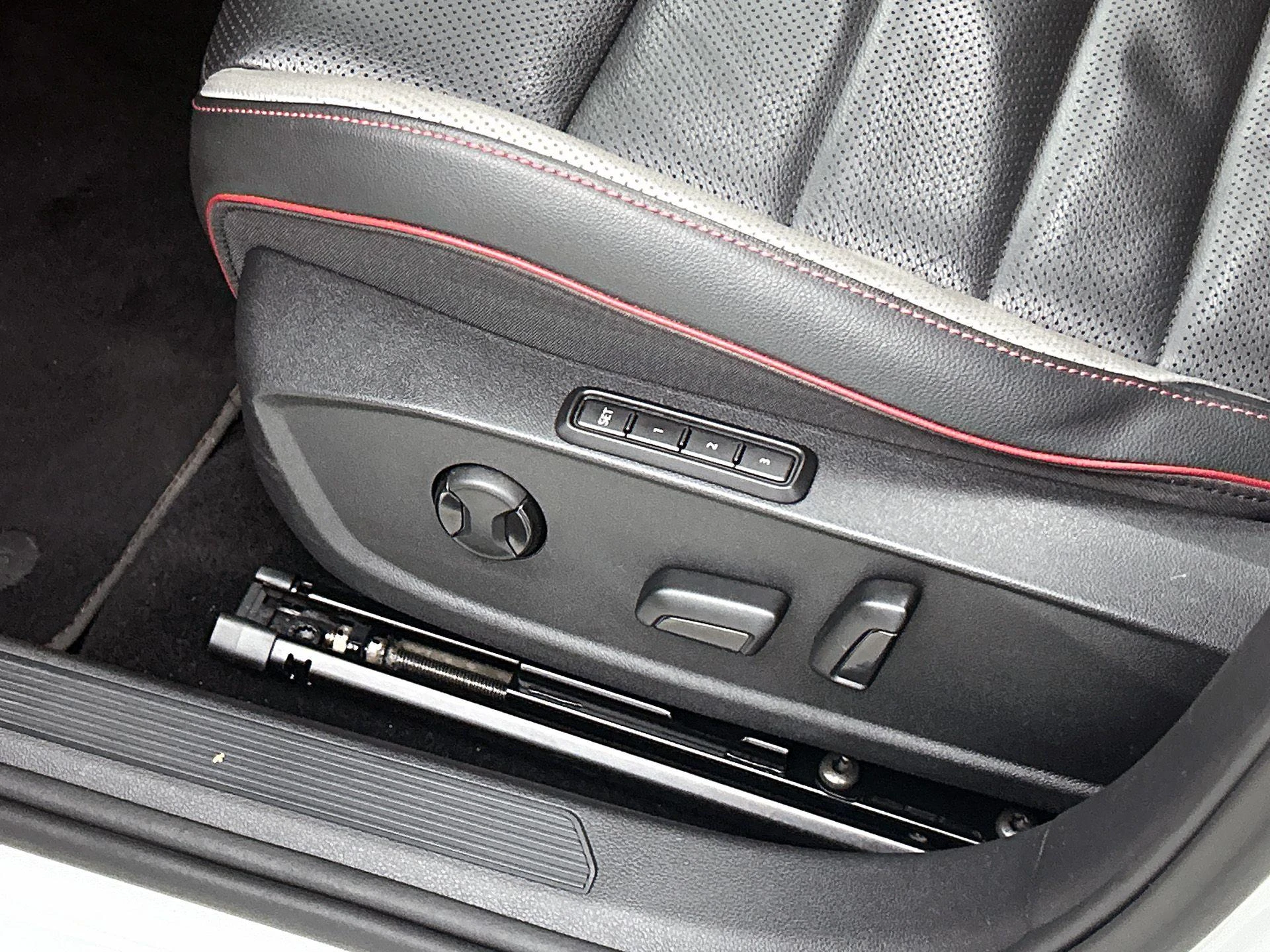 Volkswagen-Golf-image-24