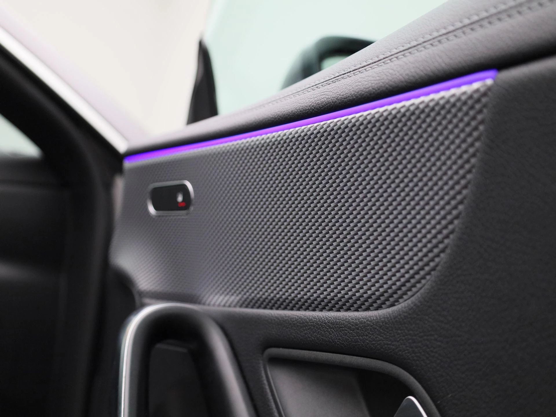 Mercedes-Benz-CLA-image-46