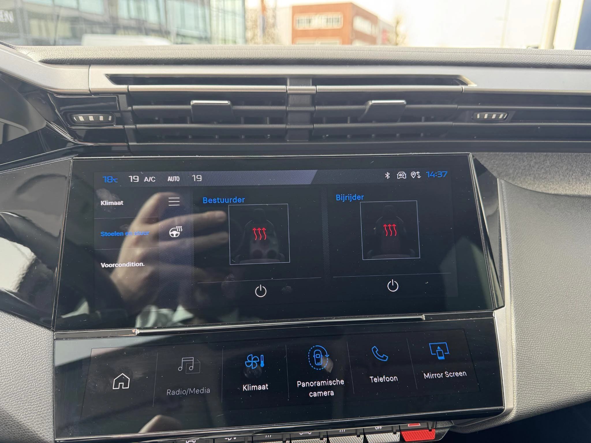 Peugeot-308-image-18