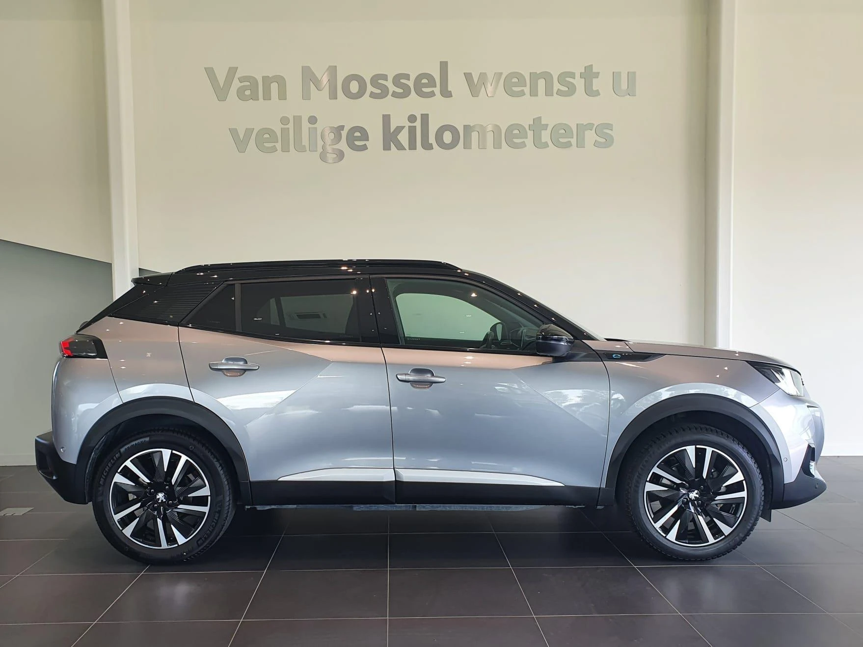 Peugeot-e-2008-image-3