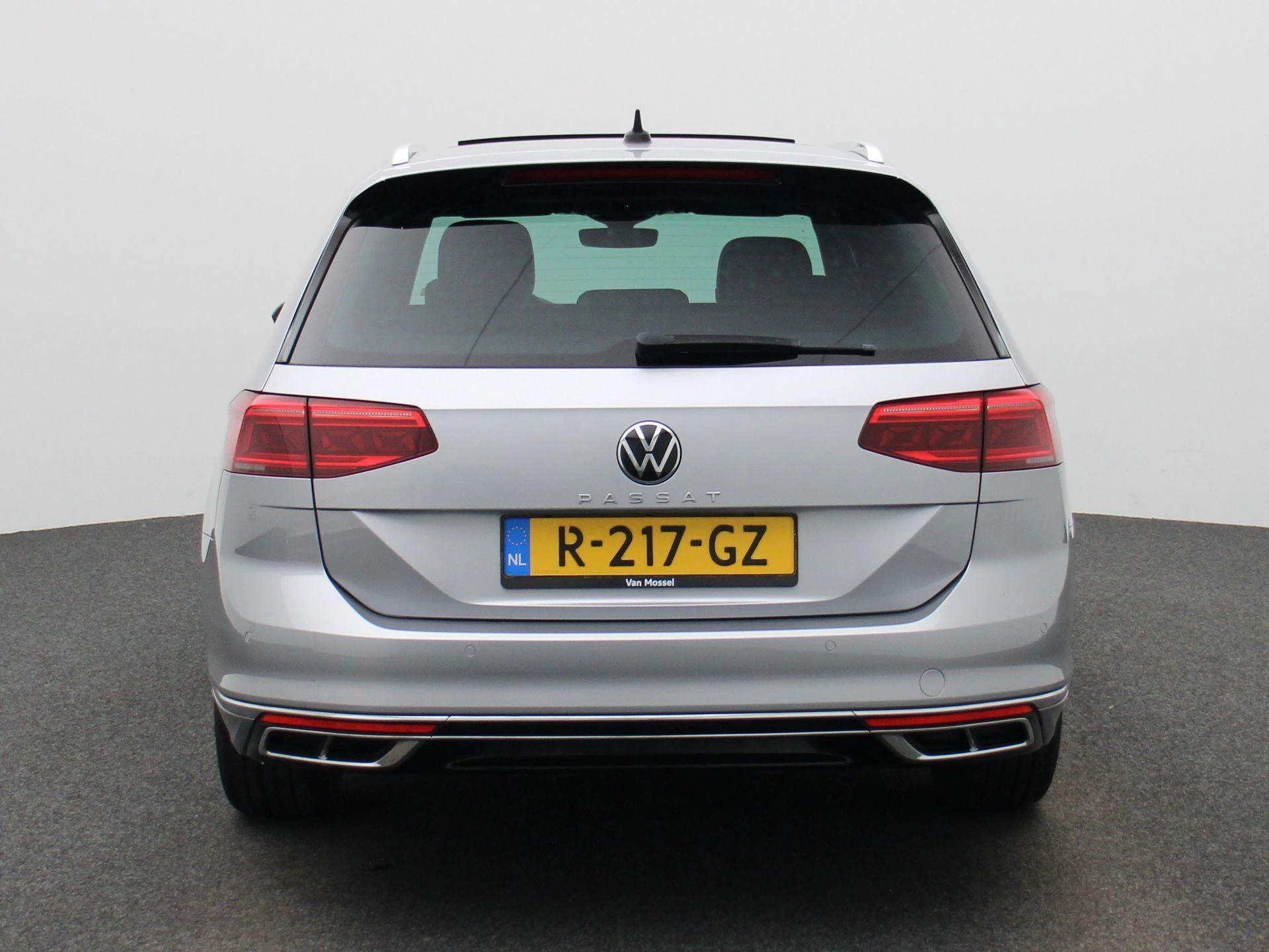 Volkswagen-Passat-image-4