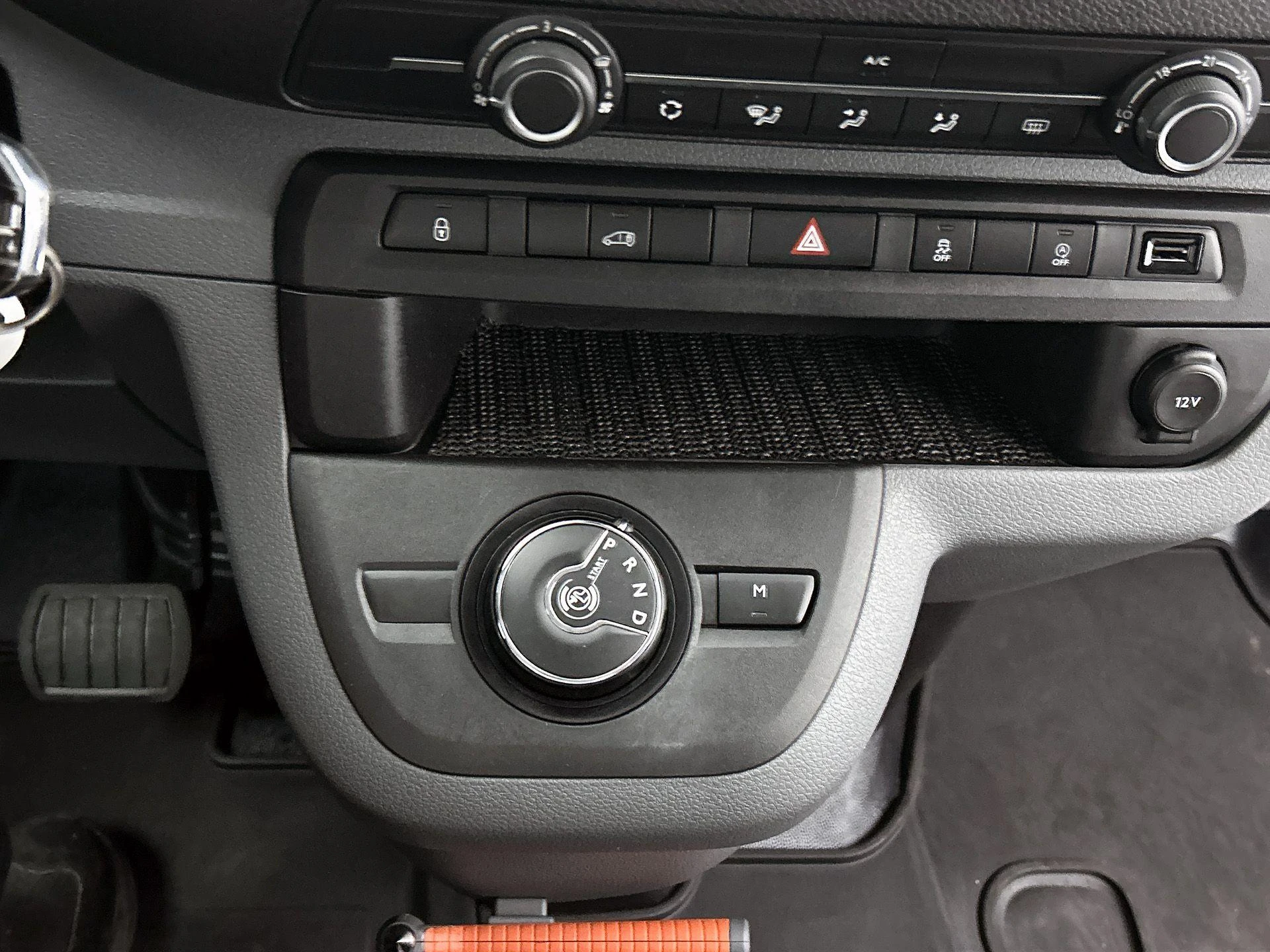 Opel-Vivaro-image-16