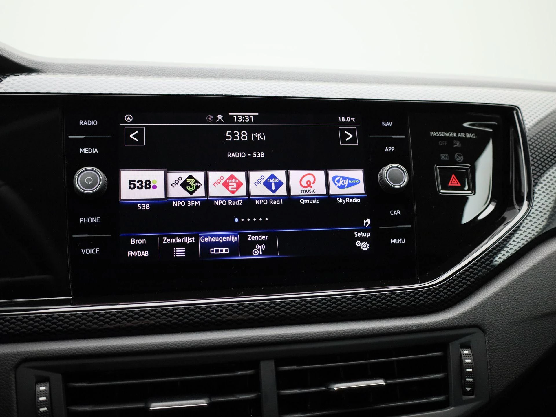 Volkswagen-Polo-image-20