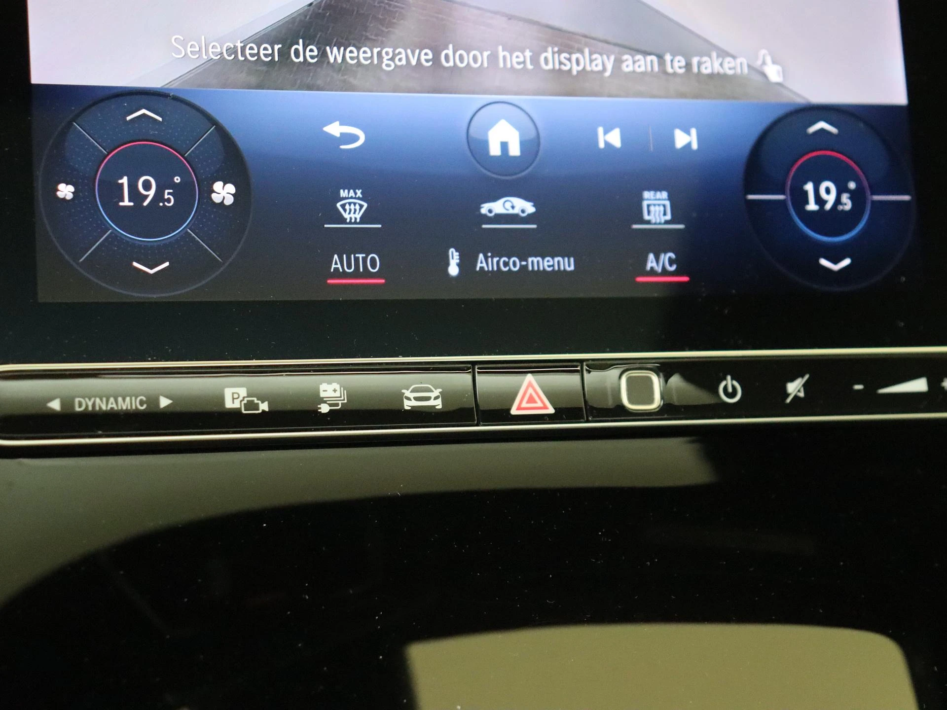 Mercedes-Benz-GLC-image-19