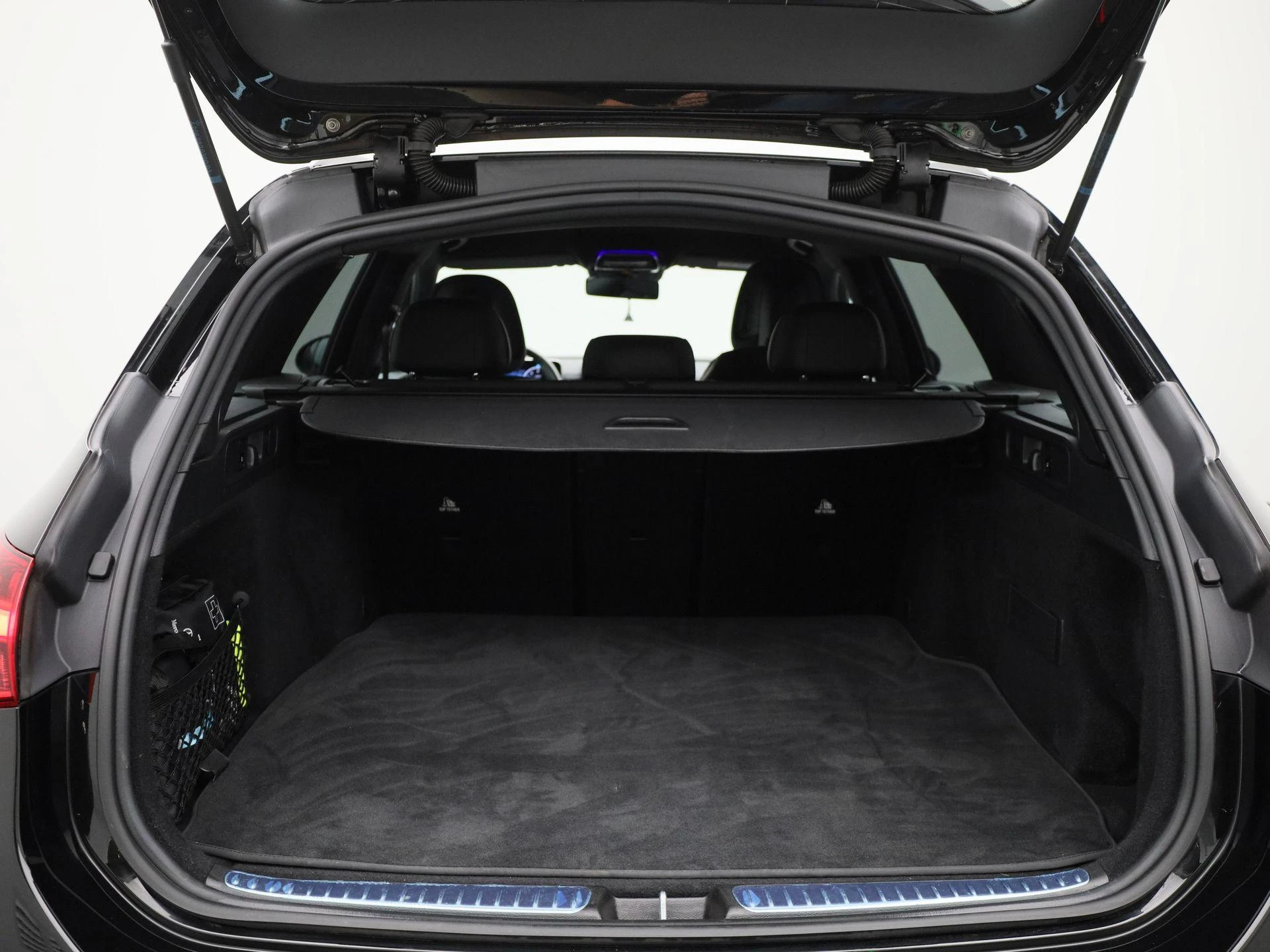 Mercedes-Benz-C-Klasse-image-12