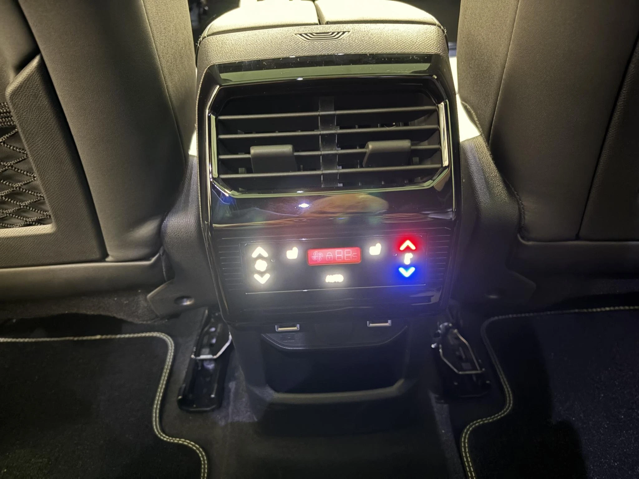 Peugeot-e-5008-image-23