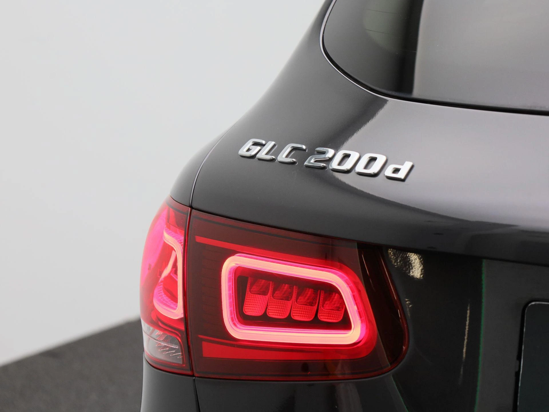 Mercedes-Benz-GLC-image-40