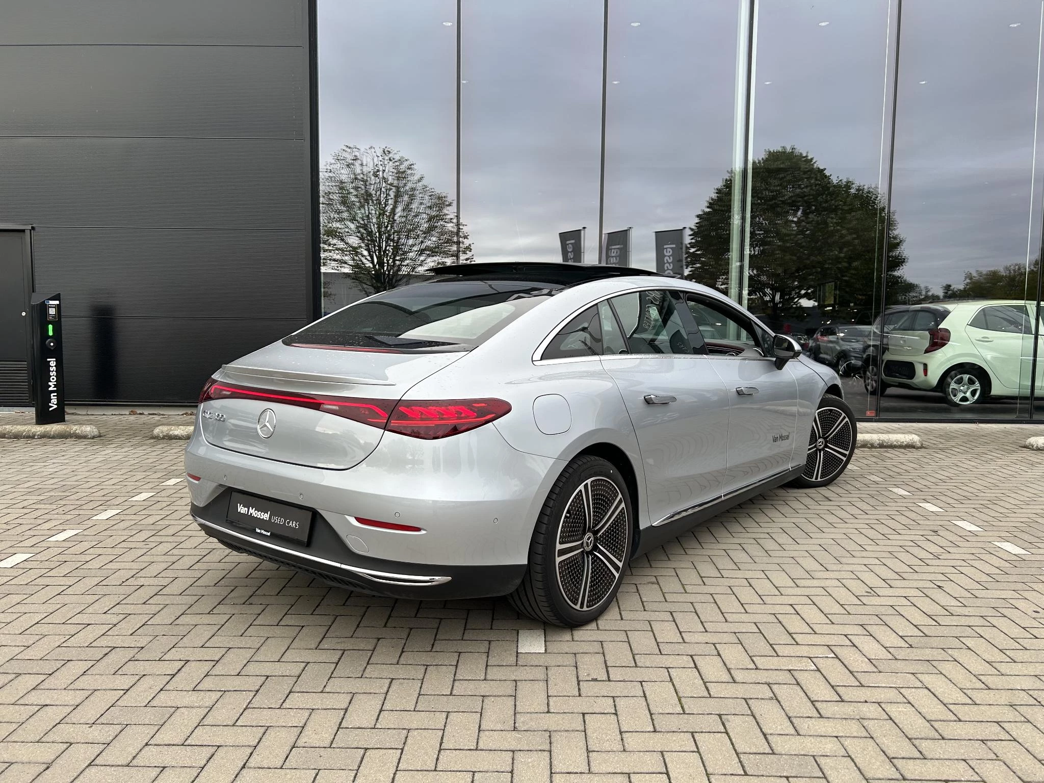 Mercedes-Benz-EQE-image-3