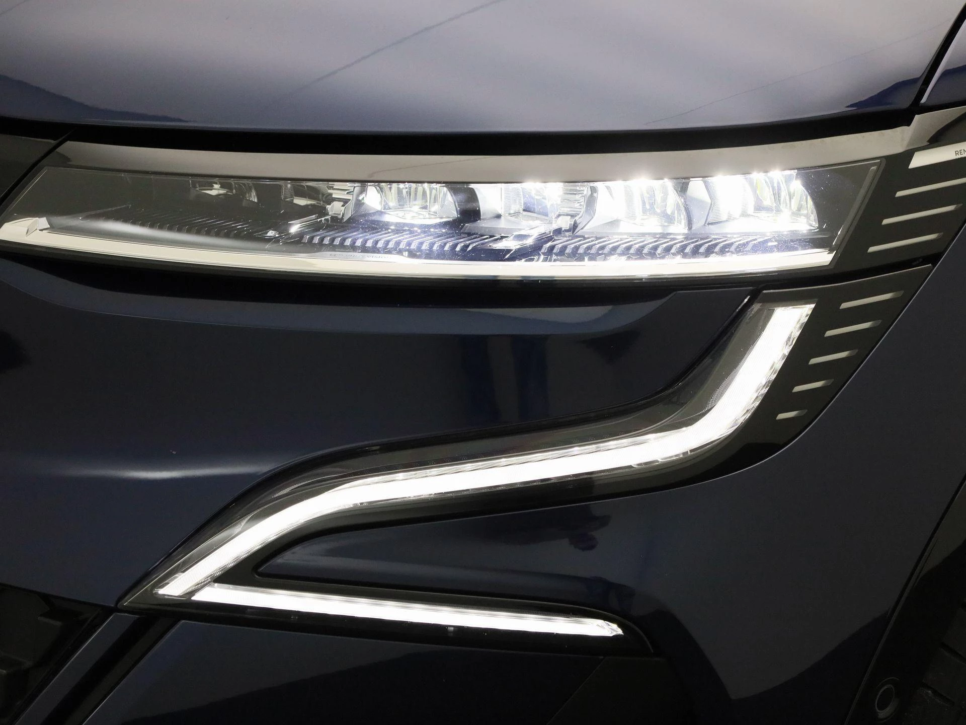 Renault-Megane E-Tech-image-12