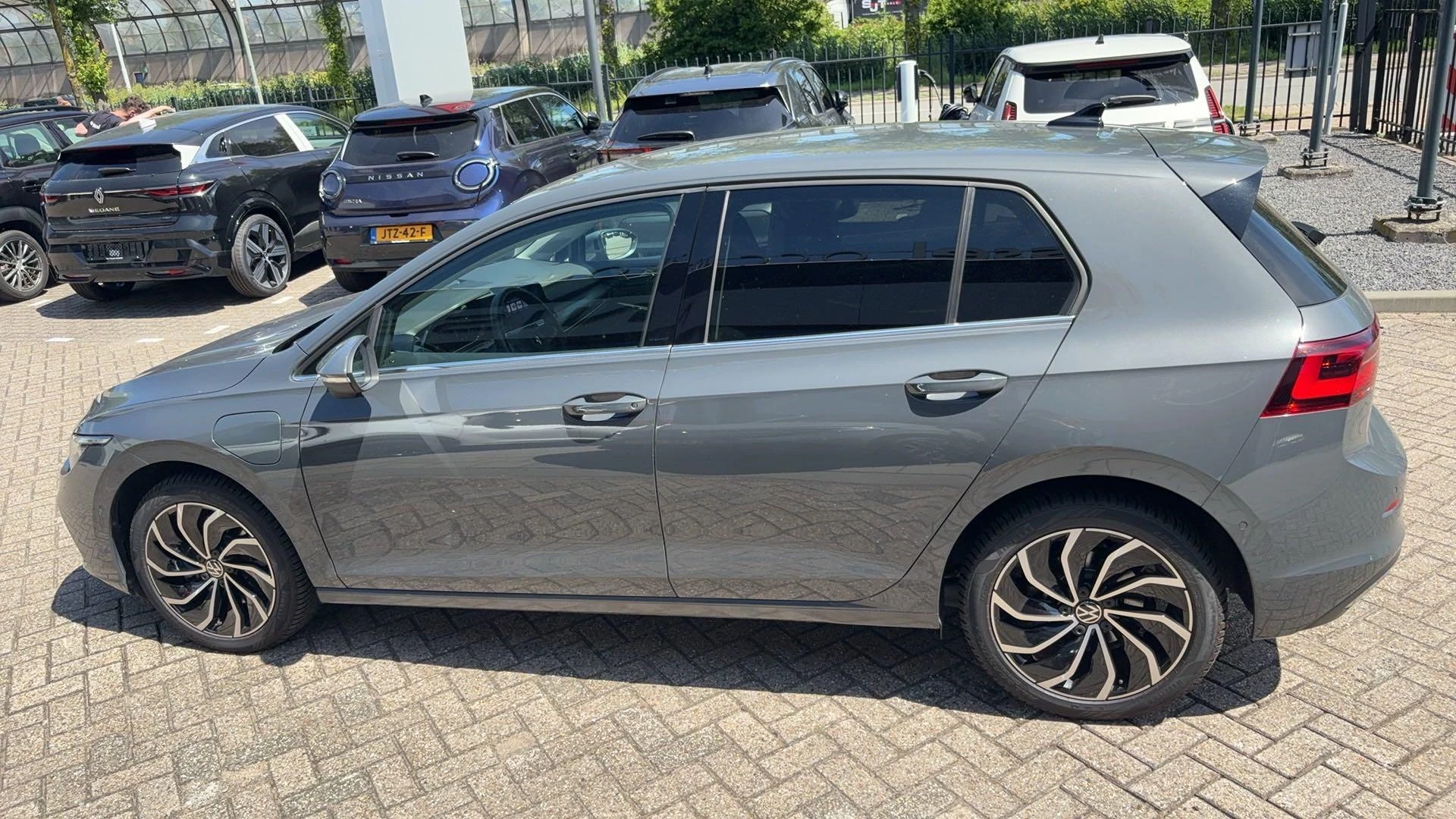 Volkswagen-Golf-image-7
