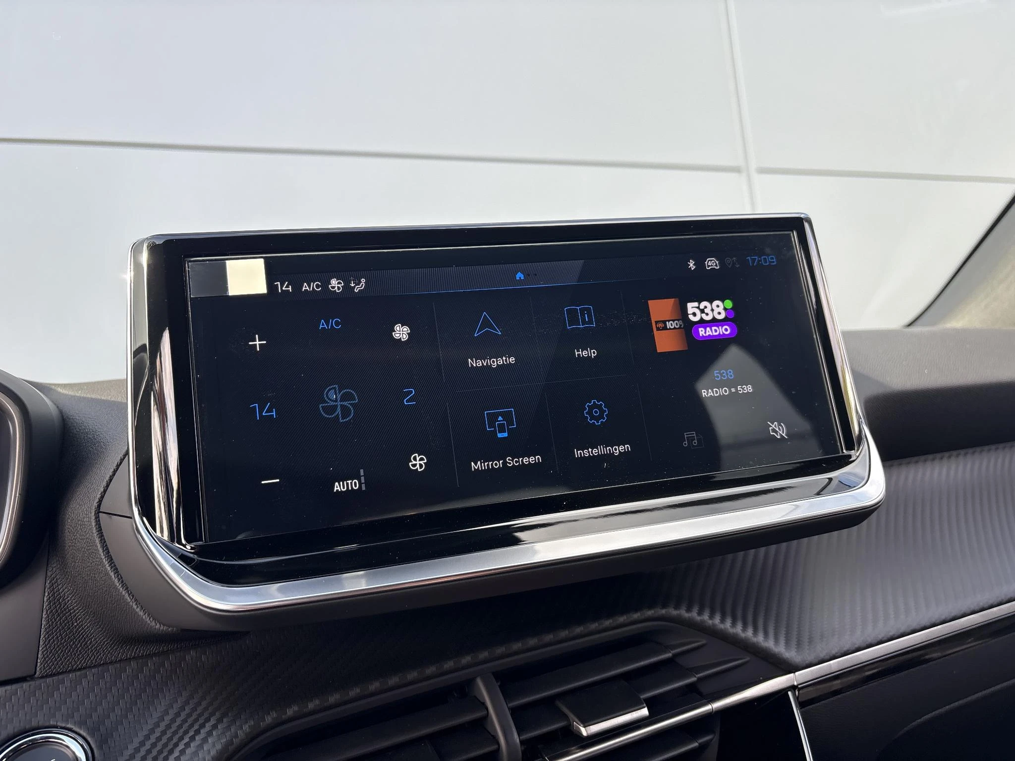 Peugeot-2008-image-17