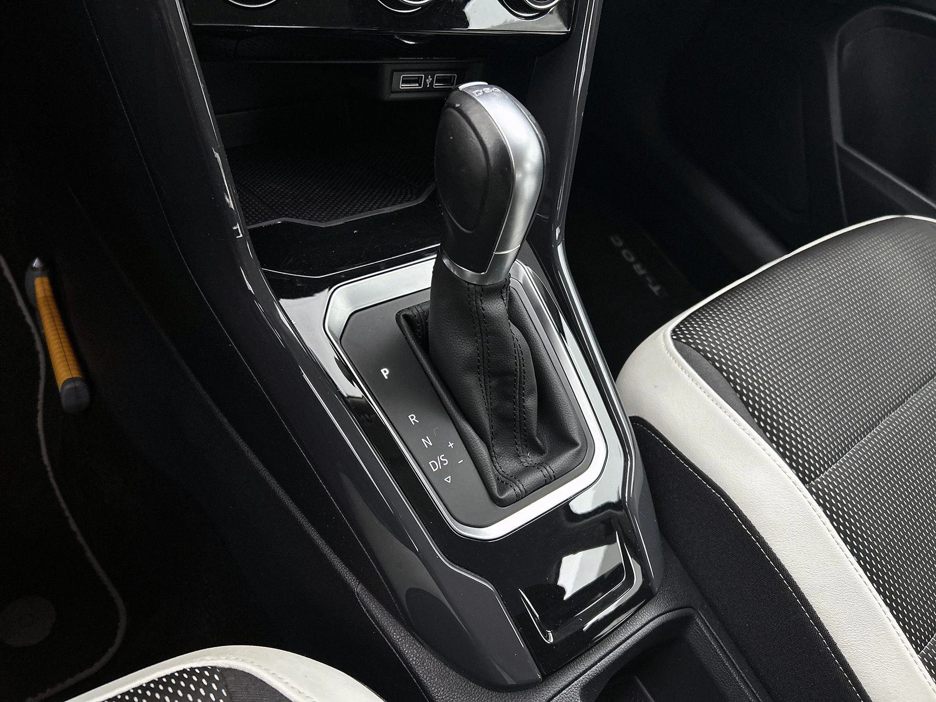 Volkswagen-T-Roc-image-9