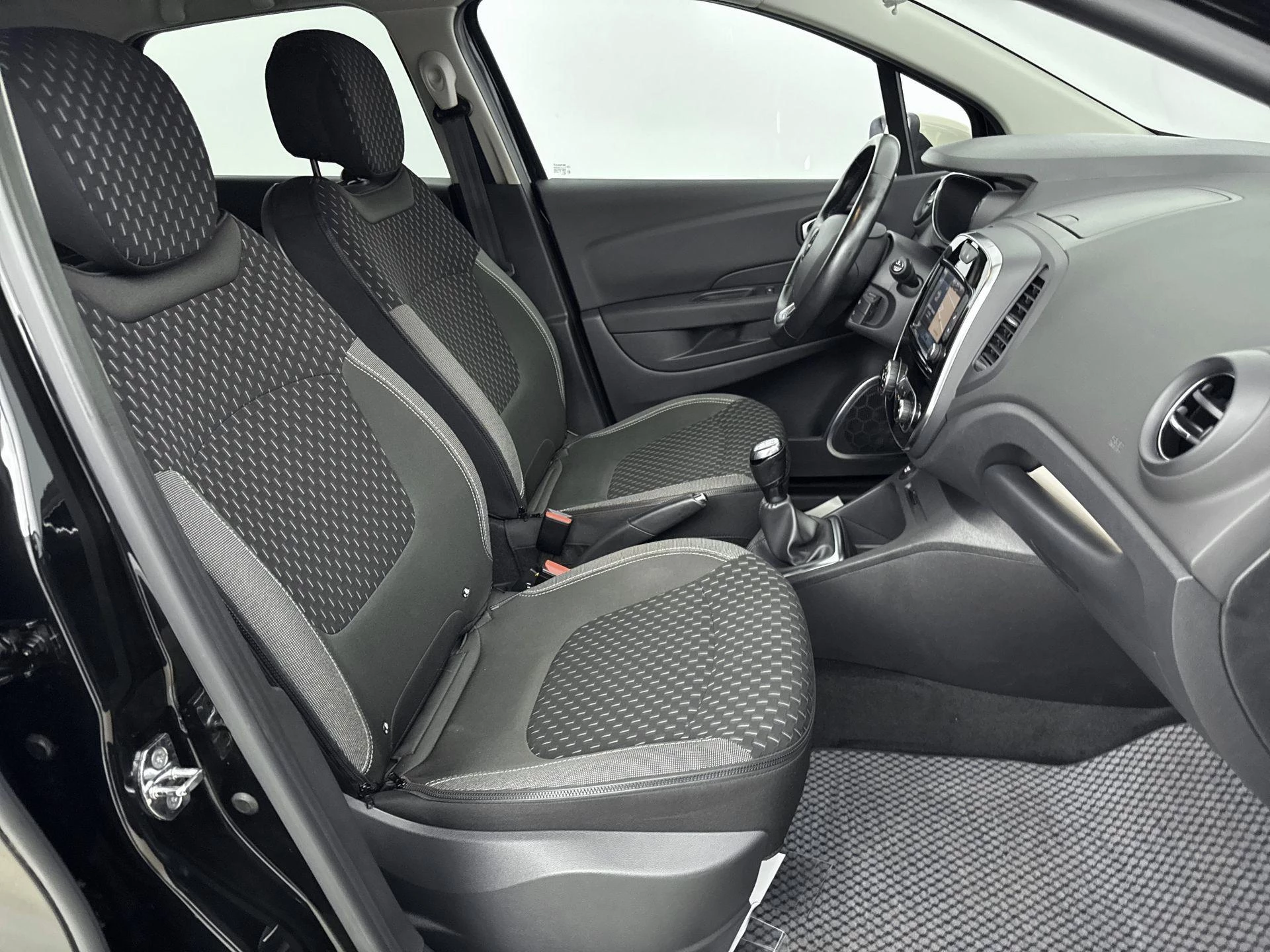 Renault-Captur-image-28