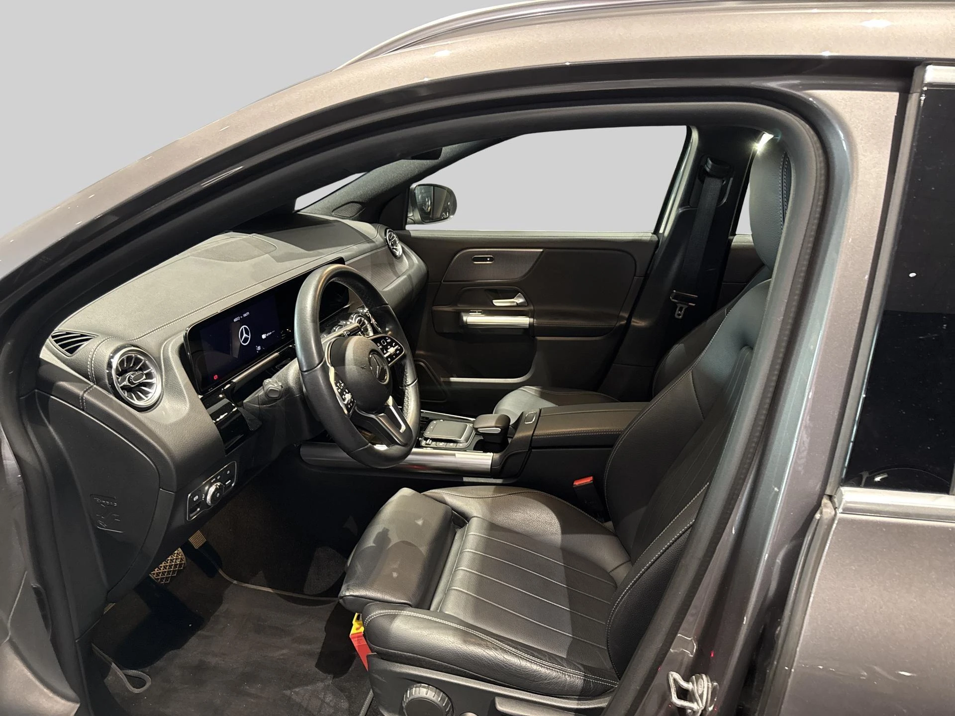 Mercedes-Benz-GLA-image-7
