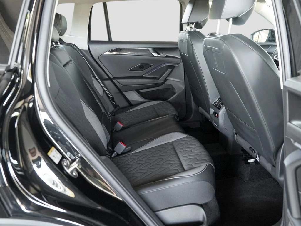 Volkswagen-Tiguan-image-8