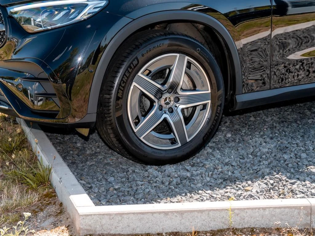 Mercedes-Benz-GLC 300 d-image-6