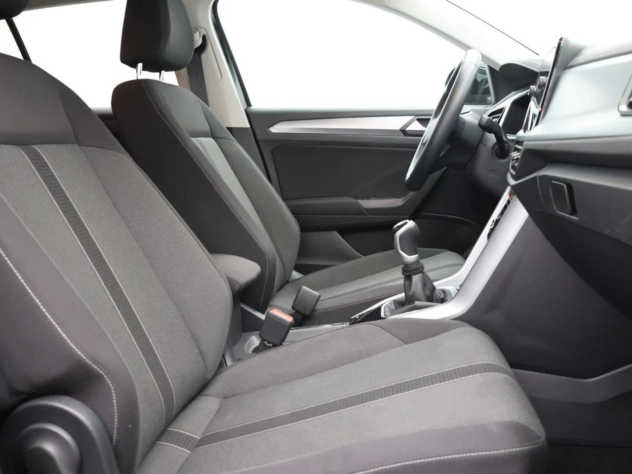Volkswagen-T-Roc-image-3