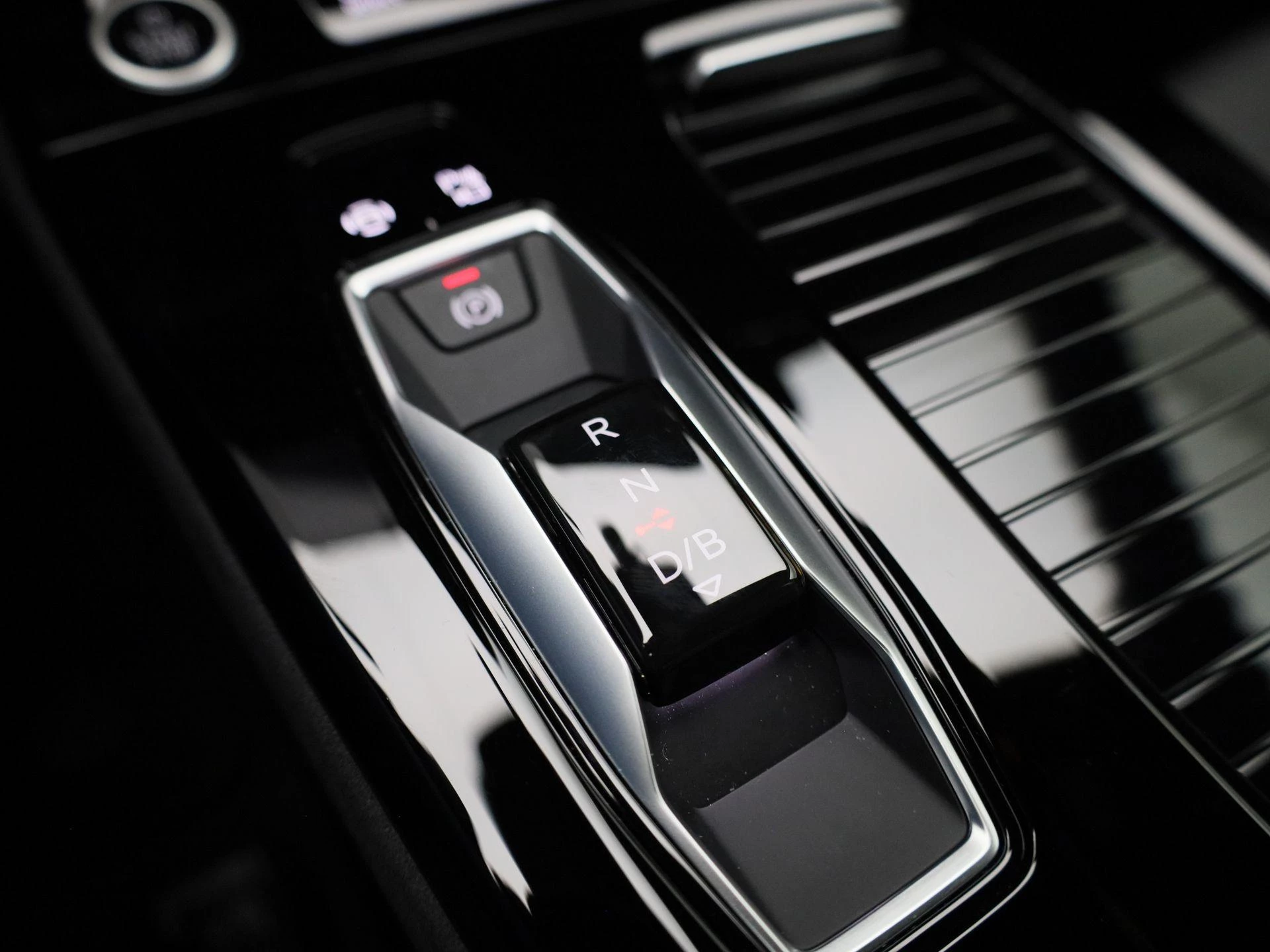 Audi-Q6 e-tron-image-32