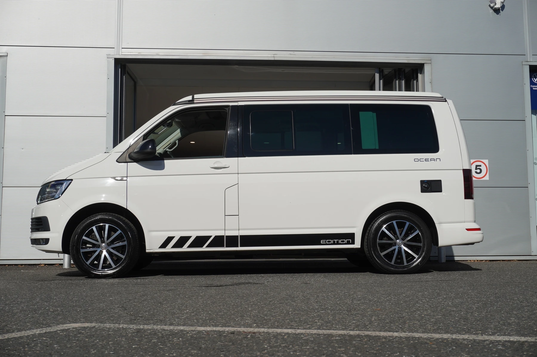 Volkswagen-California-image-12