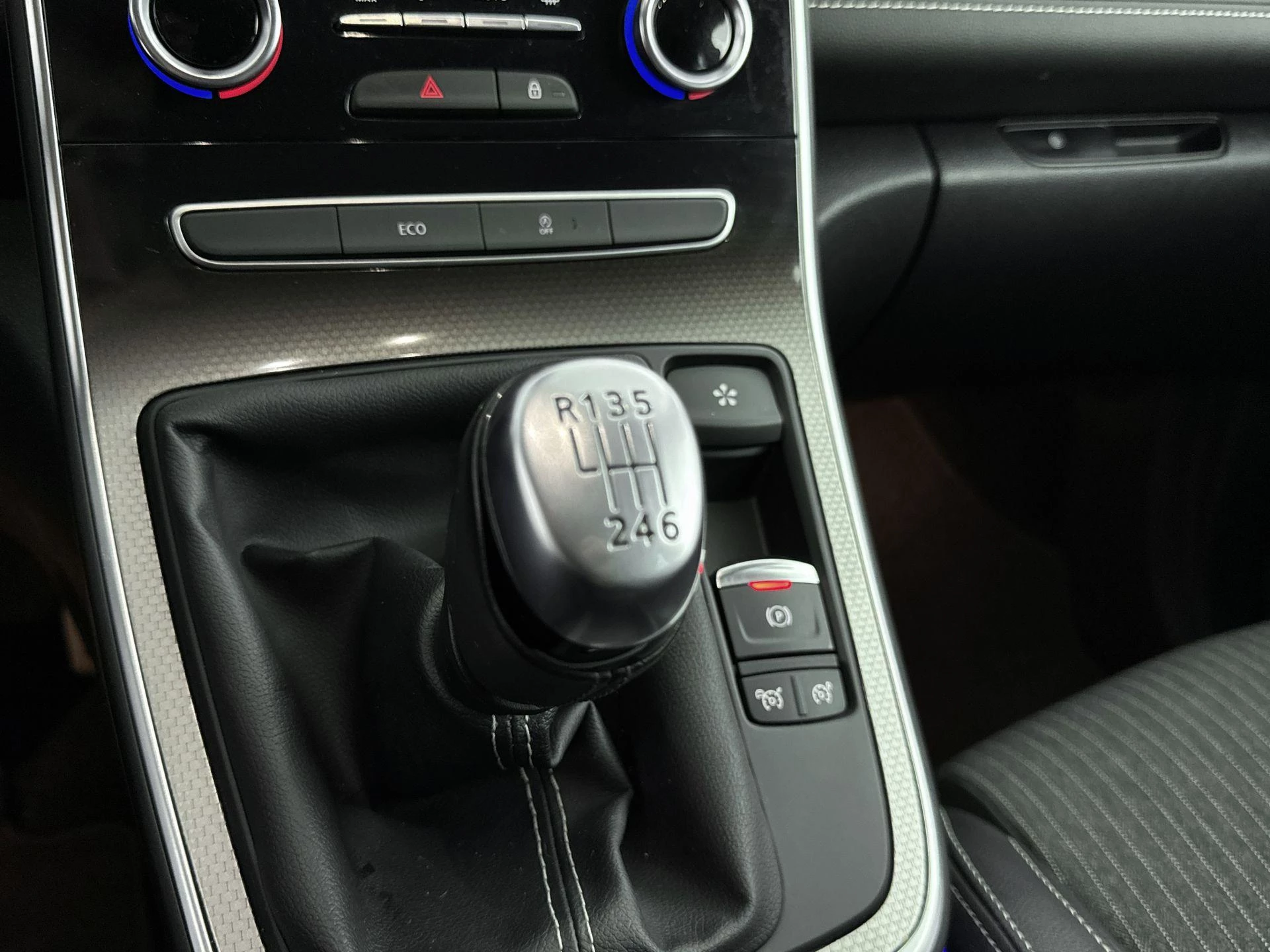 Renault-Scénic-image-5