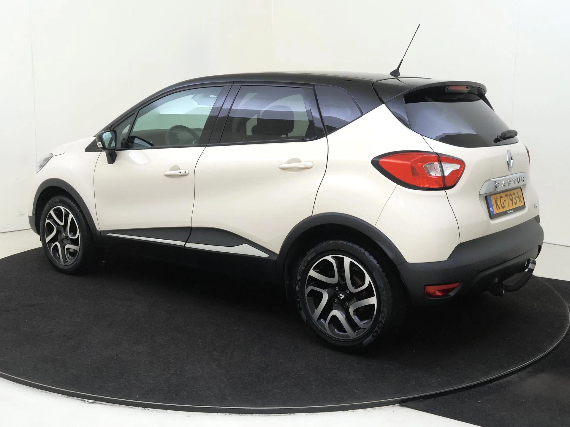 Renault-Captur-image-2