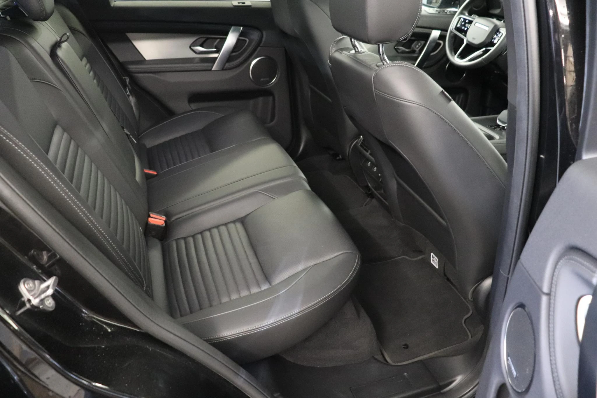 Land Rover-Discovery Sport-image-11