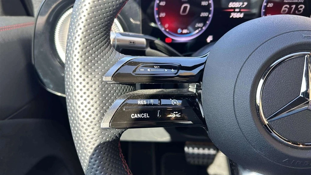 Mercedes-Benz-CLA-image-10