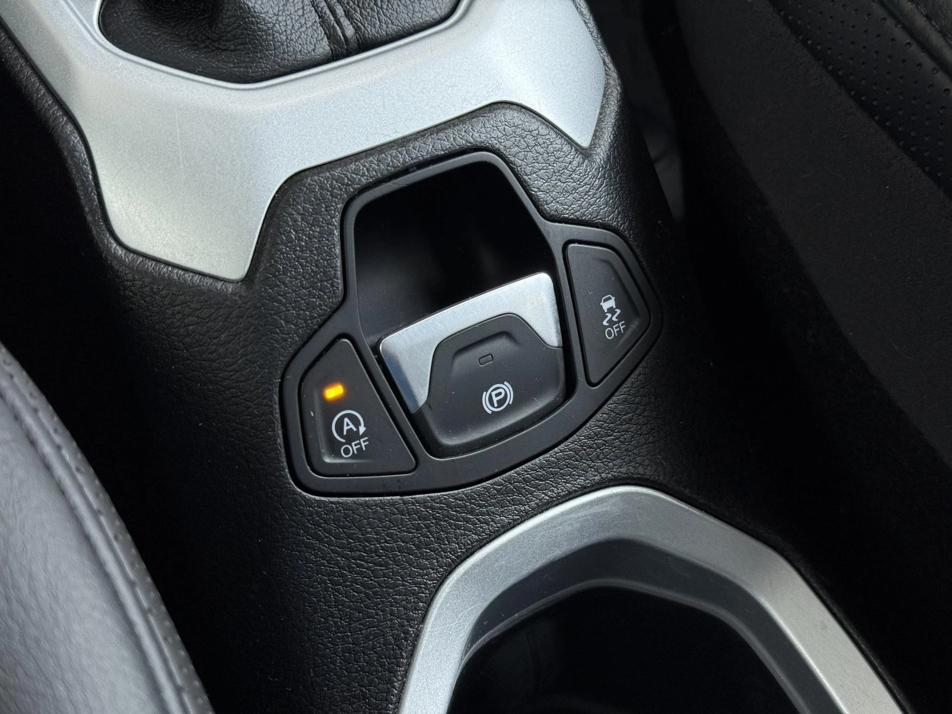 Jeep-Renegade-image-25