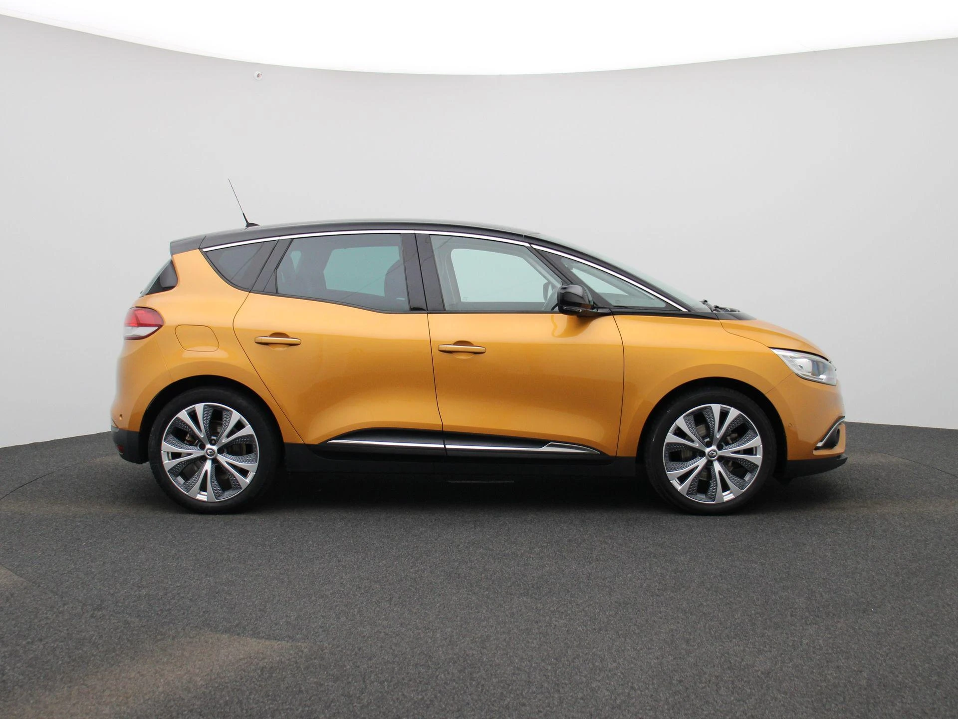 Renault-Scénic-image-5