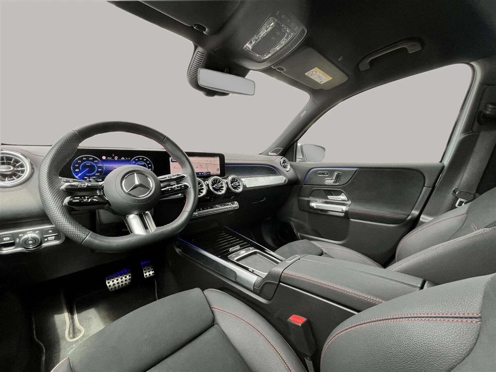 Mercedes-Benz-EQB-image-11